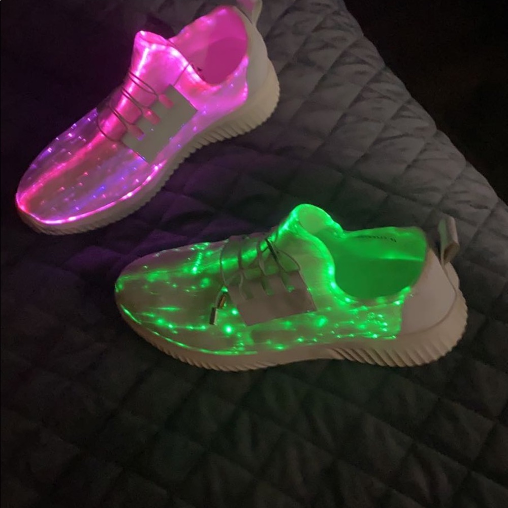Yezzy light upss